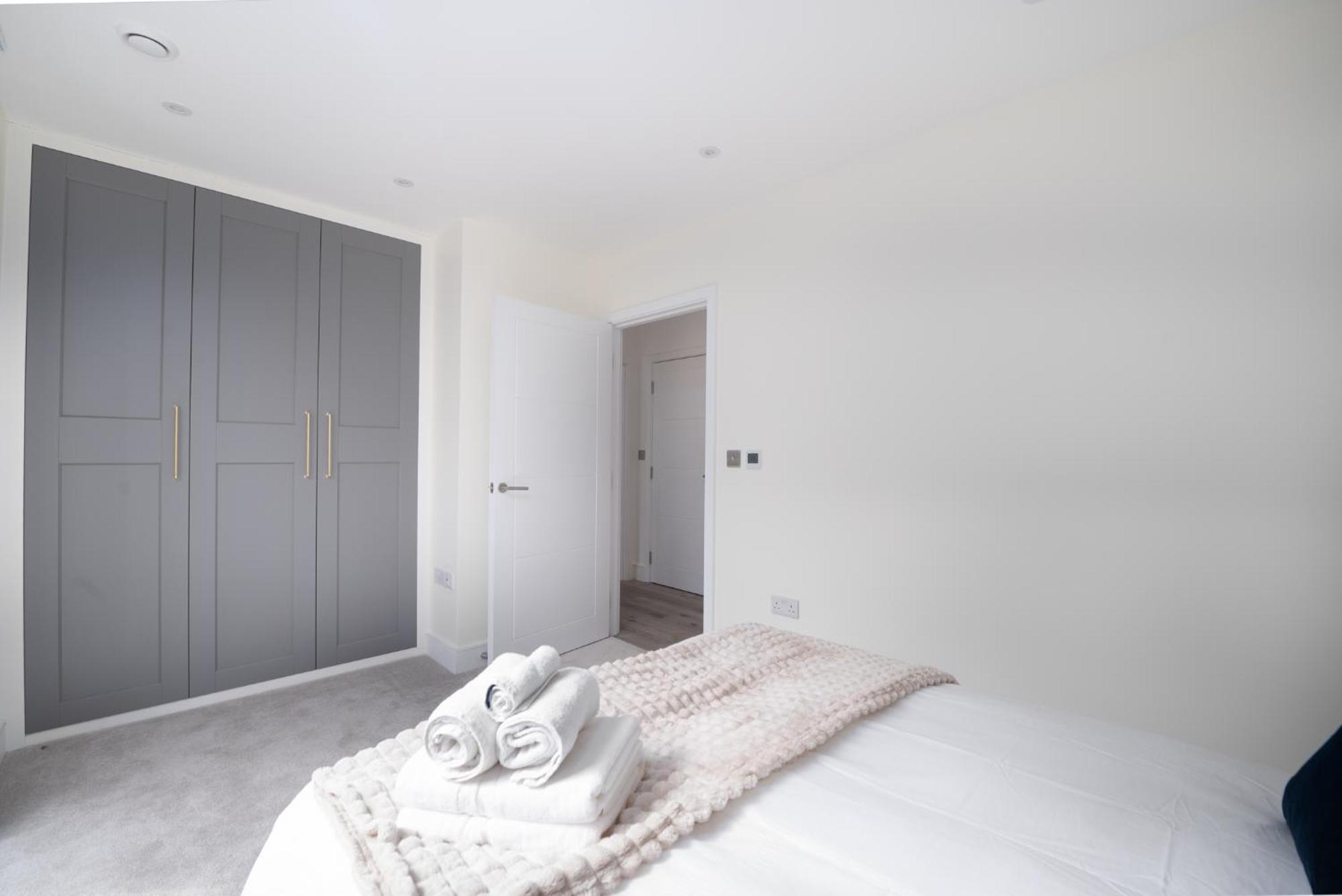 Fulham Luxury High-spec With Large Balcony, Location, Near Fulham And Chelsea Stadiums