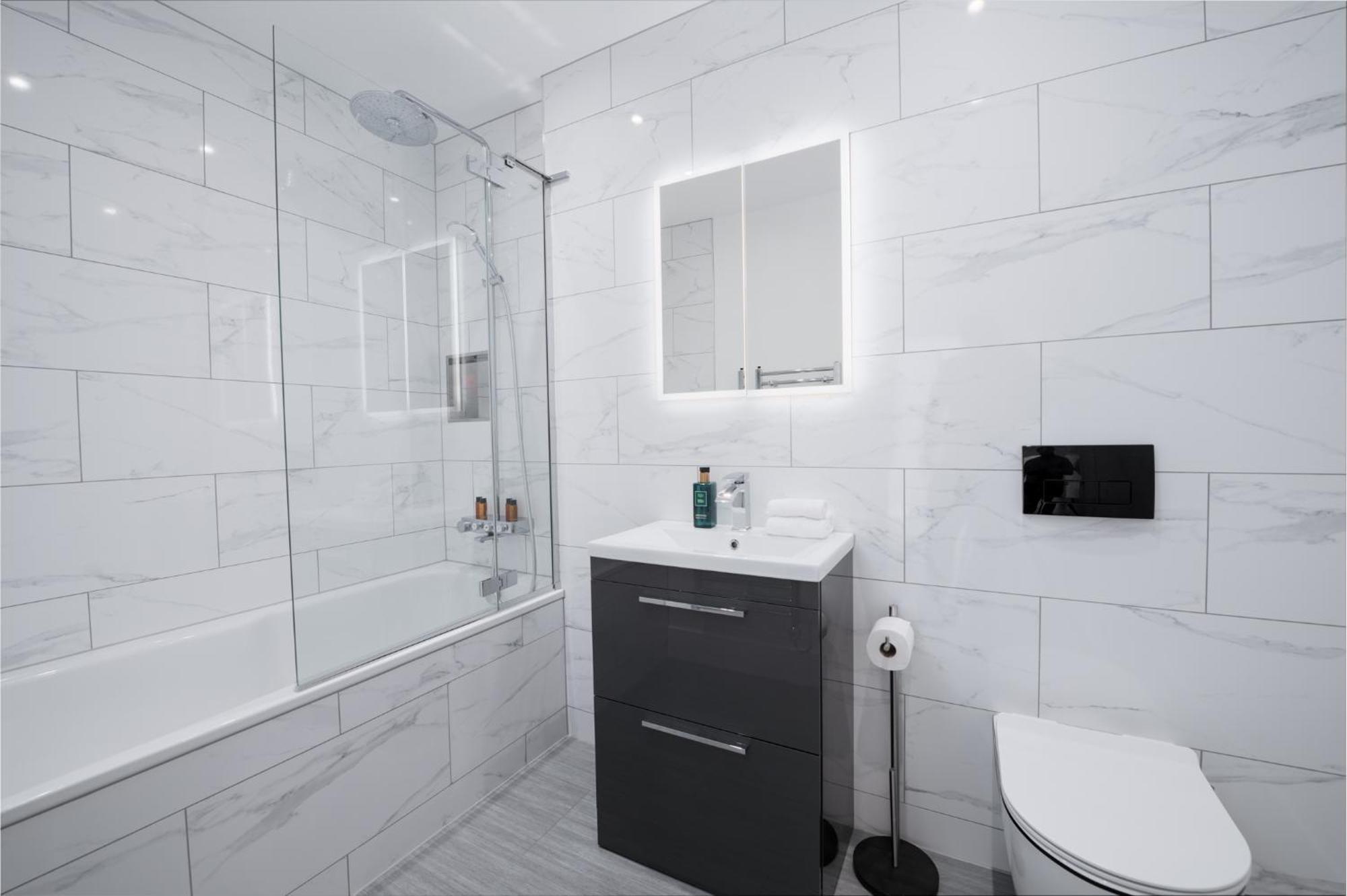Fulham Luxury High-spec With Large Balcony, Location, Near Fulham And Chelsea Stadiums Apartment *