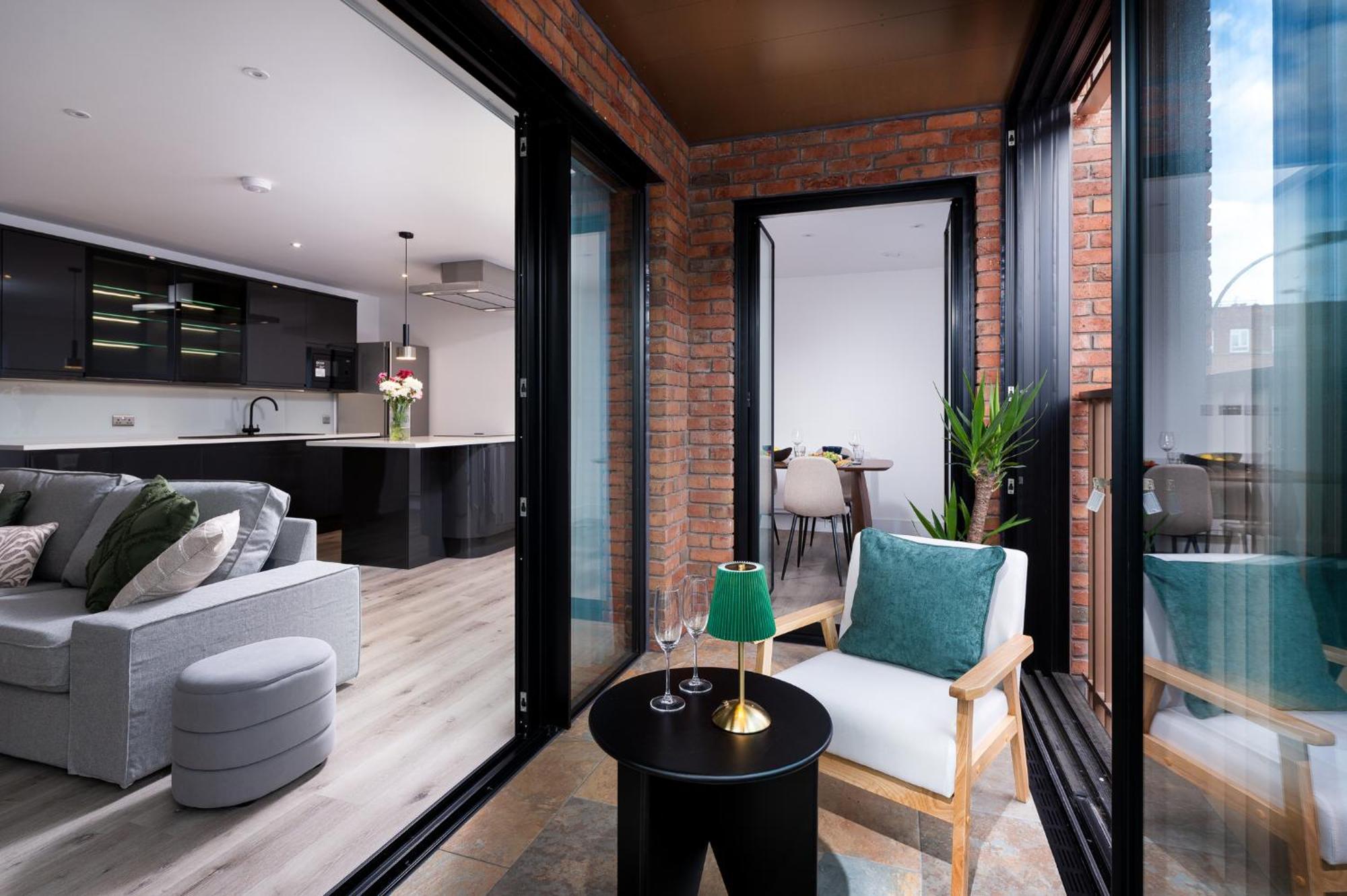 Fulham Luxury High-spec With Large Balcony, Location, Near Fulham And Chelsea Stadiums Apartment *