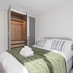 Fulham Luxury High-Spec Apartment With Large Balcony, Central London Location, Near Fulham And Chelsea Stadiums